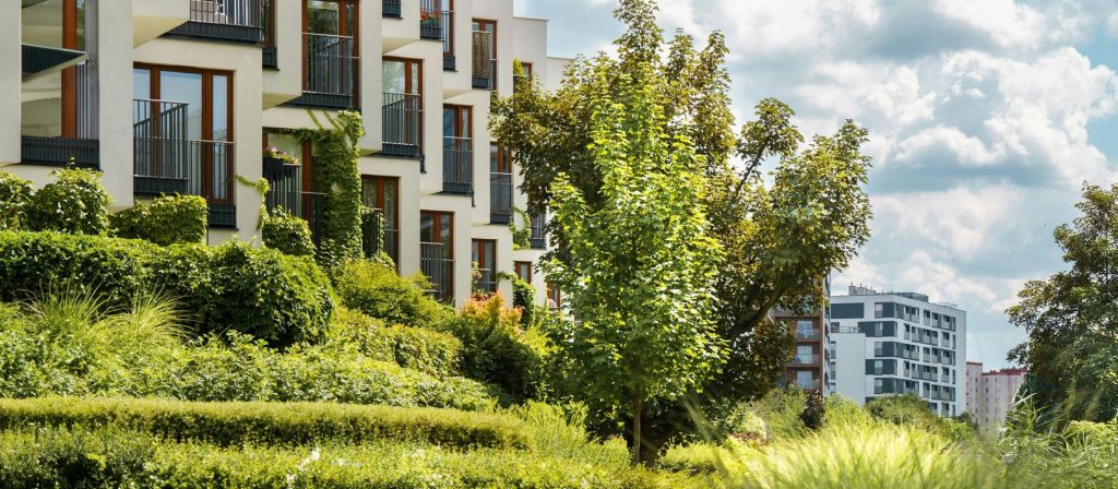 mantenimiento de comunidades en Galicia fachadas piscinas jardines