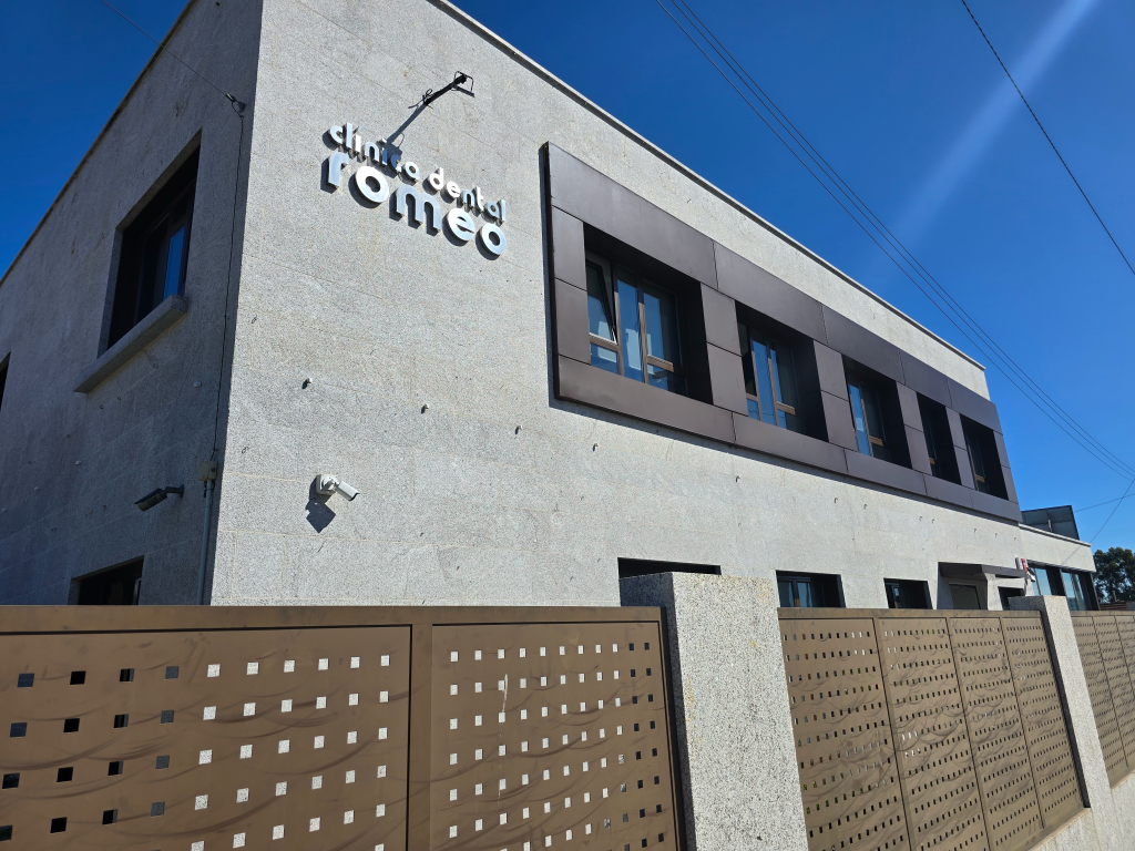 reforma de fachadas en Vigo clinica dental romeo